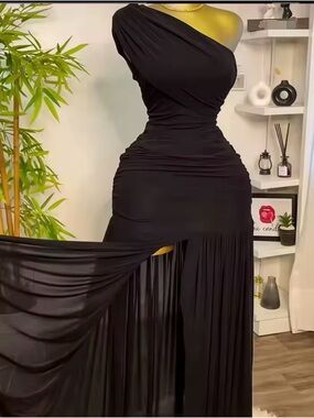 Asymmetric One-Shoulder Black Maxi Dress with Side Slit